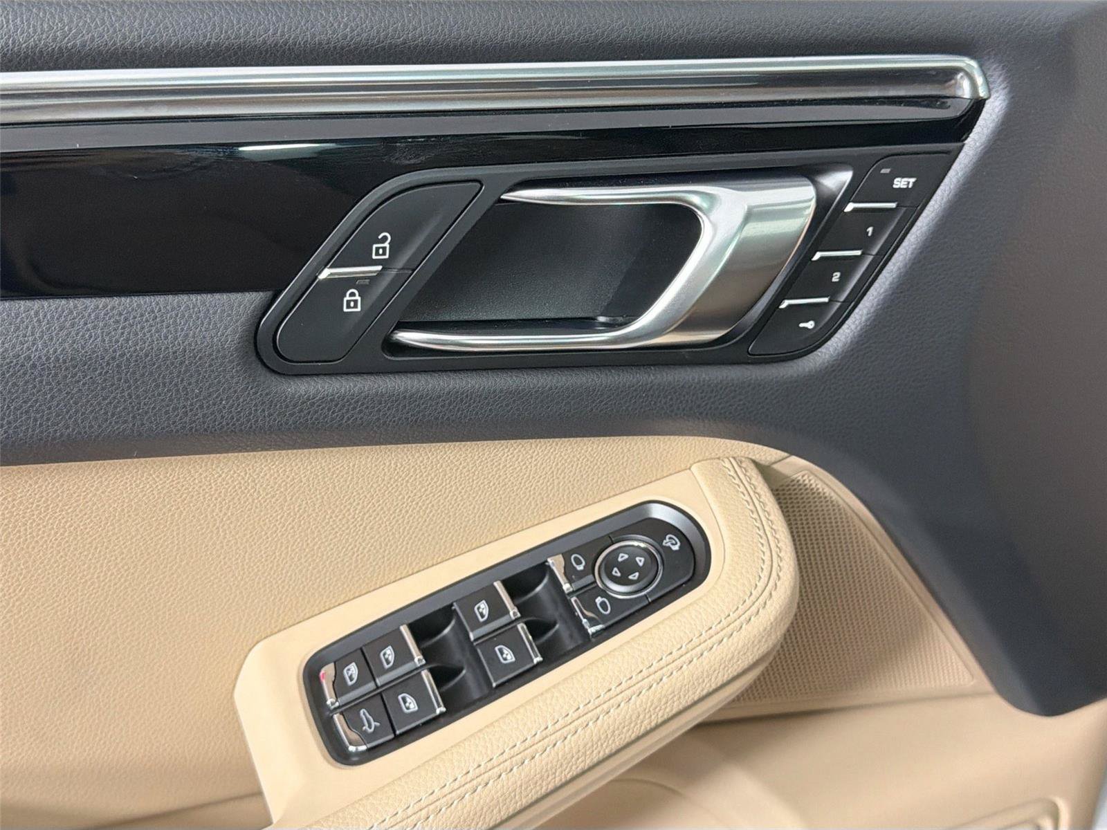 Certified 2026 Porsche Macan Turbo AWD/4WD image 31