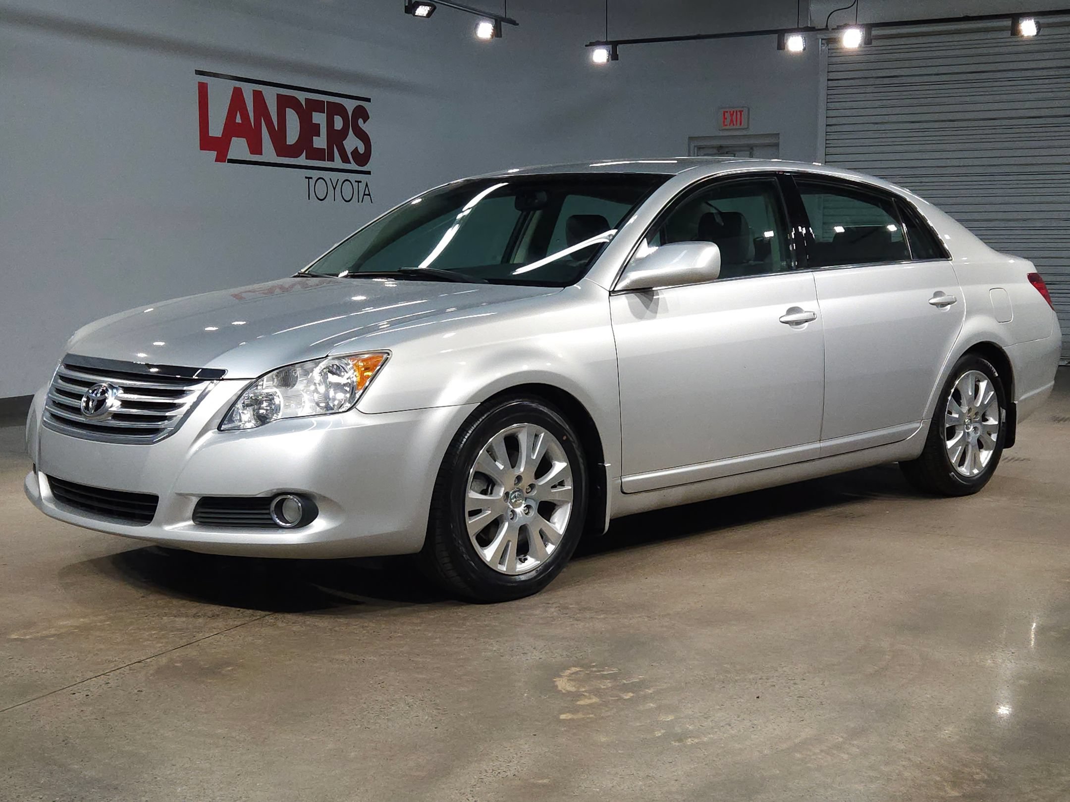 Used 2009 Toyota Avalon XLS FWD image 3