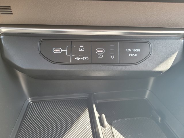 Used 2026 Kia Carnival EX FWD image 24