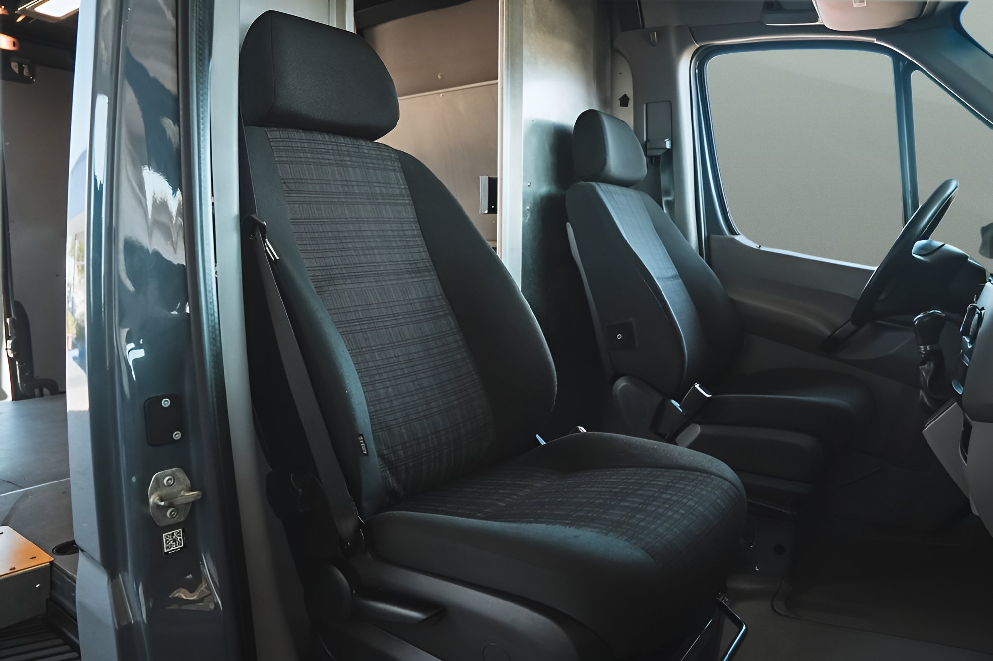 Used 2018 Mercedes-Benz Sprinter 2500 image 13