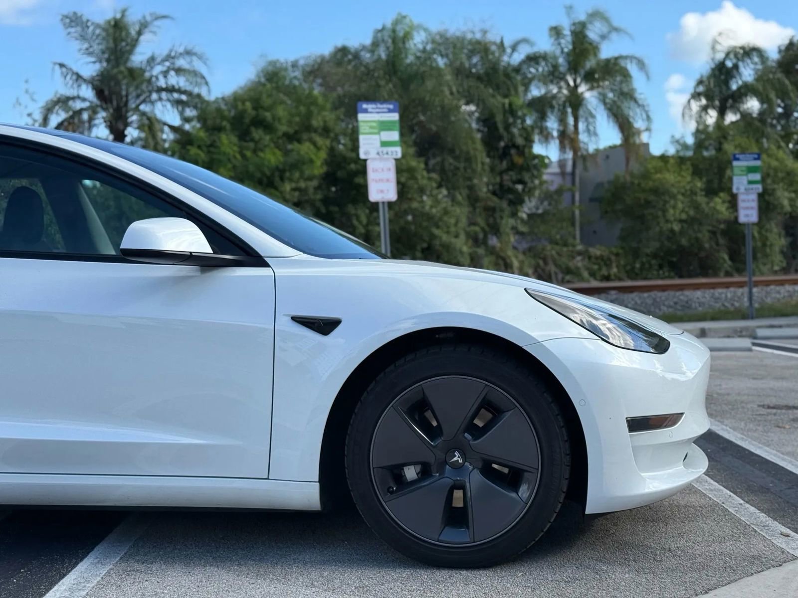 Used 2022 Tesla Model 3 image 9