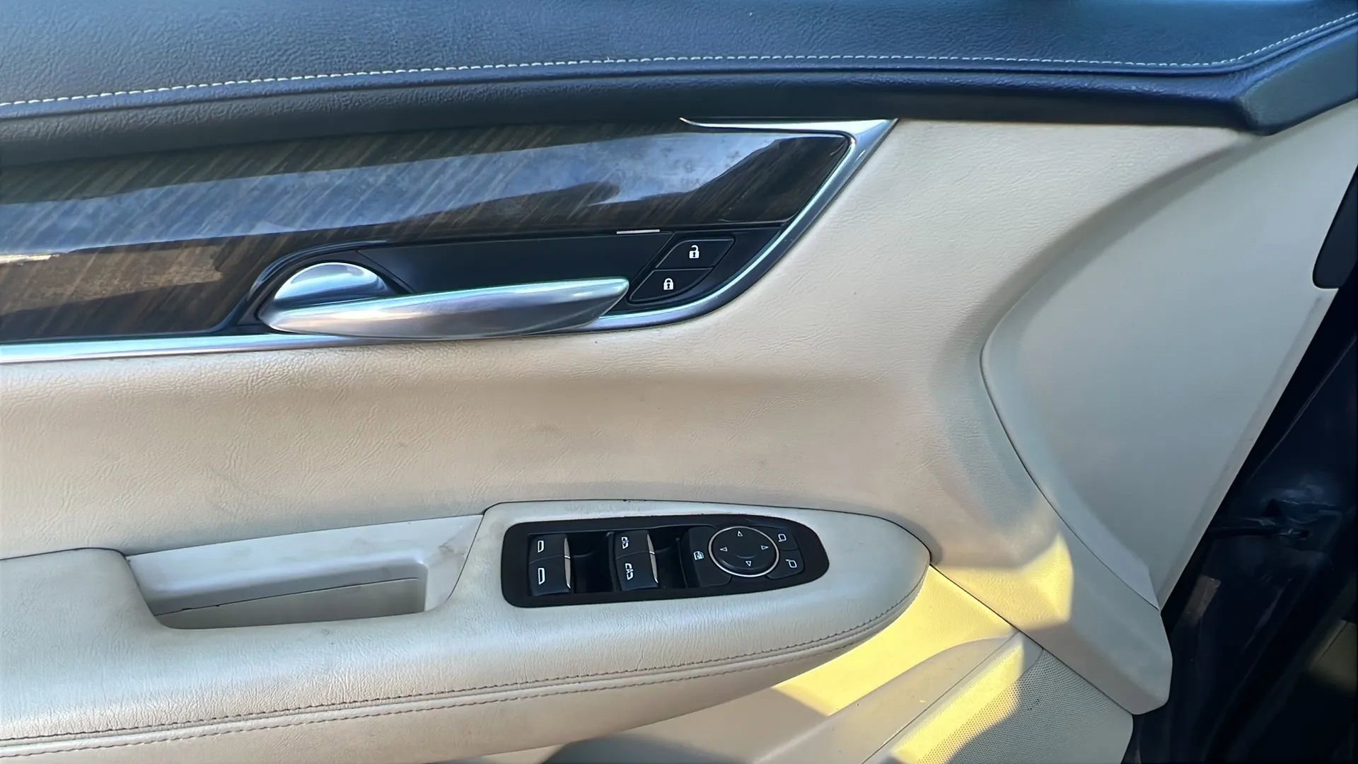 Used 2019 Cadillac XT5 FWD image 23