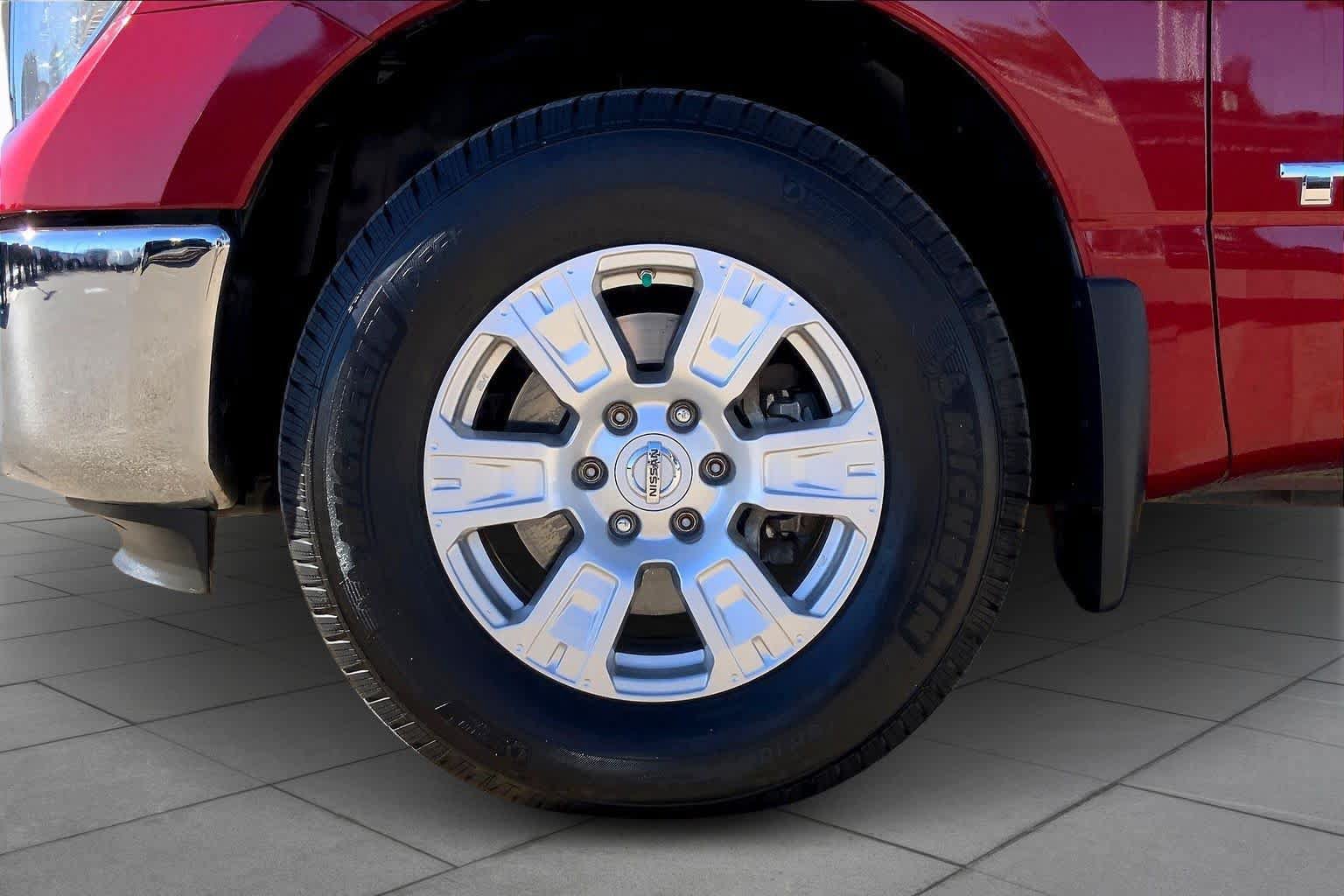 Used 2017 Nissan Titan SV RWD image 11
