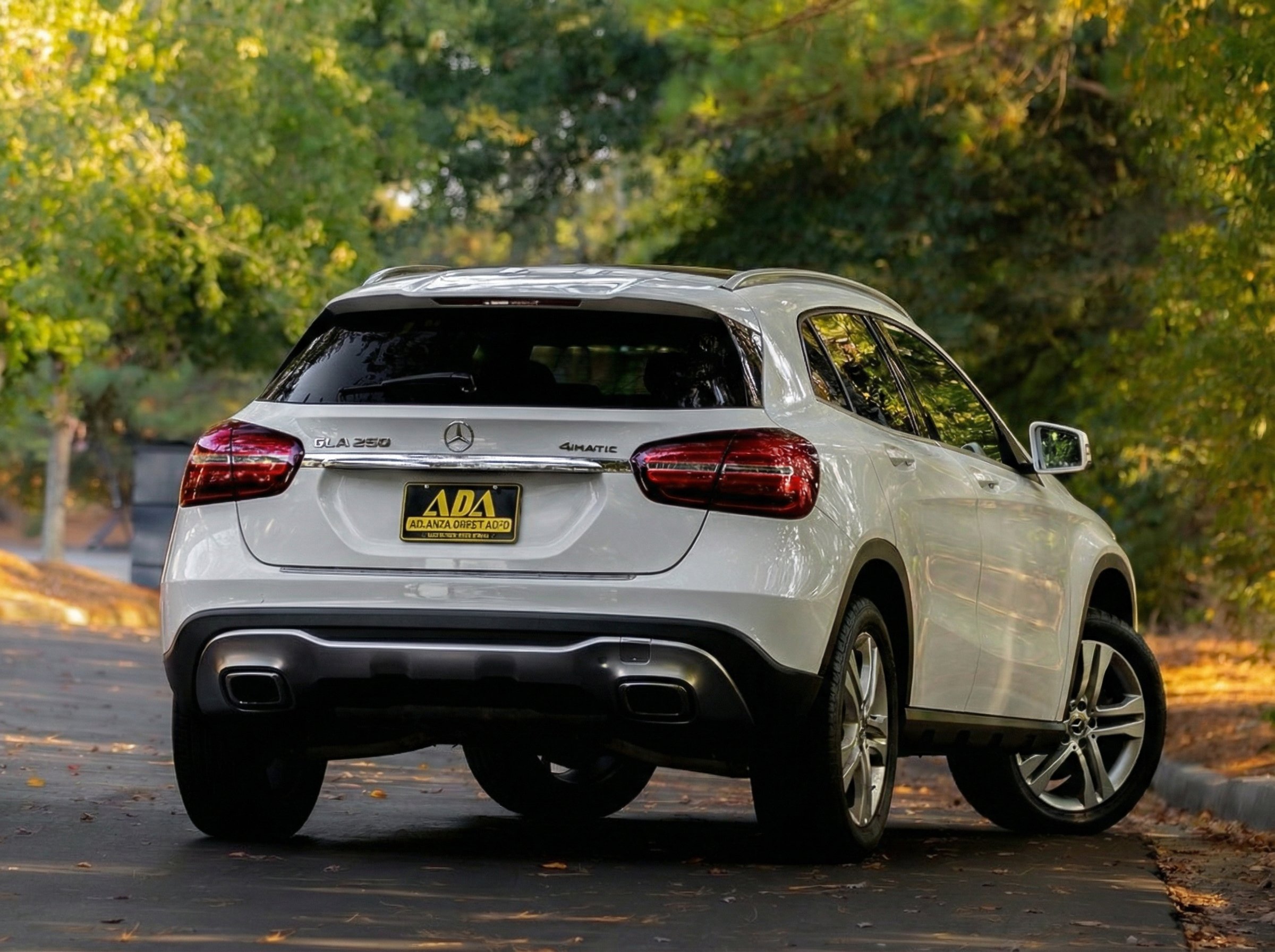Used 2019 Mercedes-Benz GLA 250 4MATIC w/ Convenience Package image 4