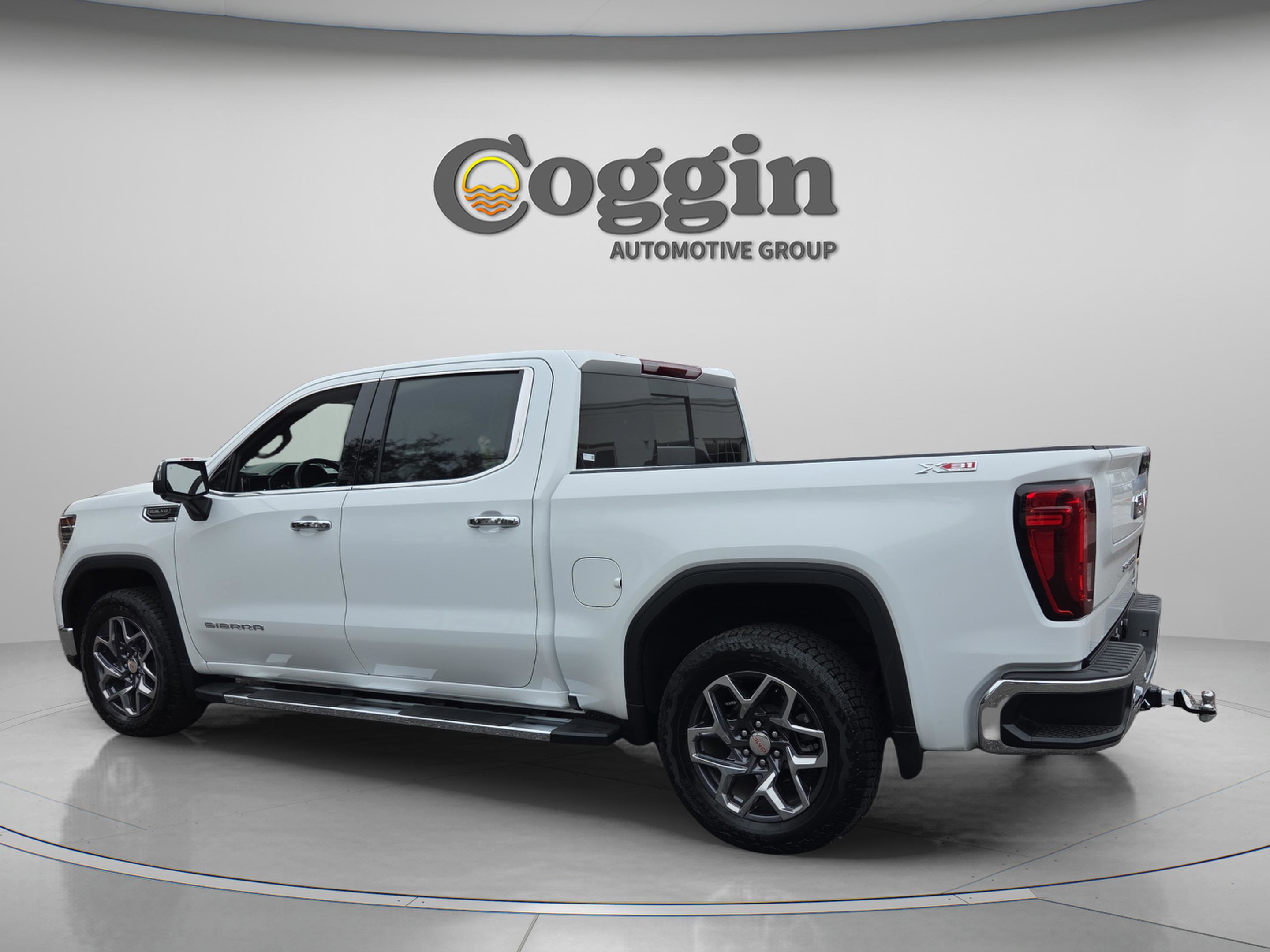 Used 2026 GMC Sierra 1500 SLT w/ SLT Premium Plus Package AWD/4WD image 4