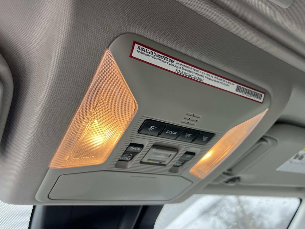 Used 2020 Toyota RAV4 XLE Premium image 31