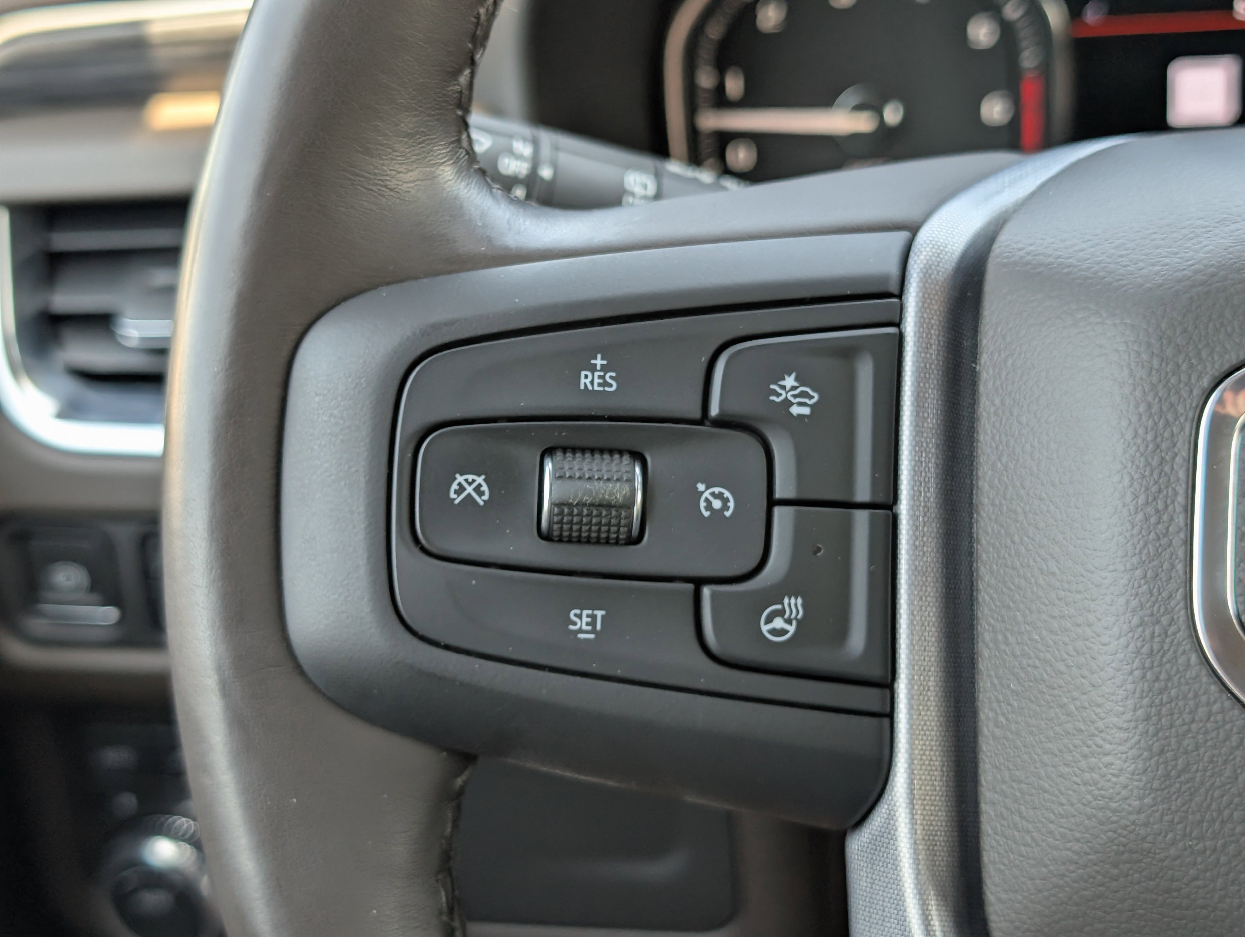 Used 2021 GMC Yukon XL SLT w/ SLT Premium Package image 17