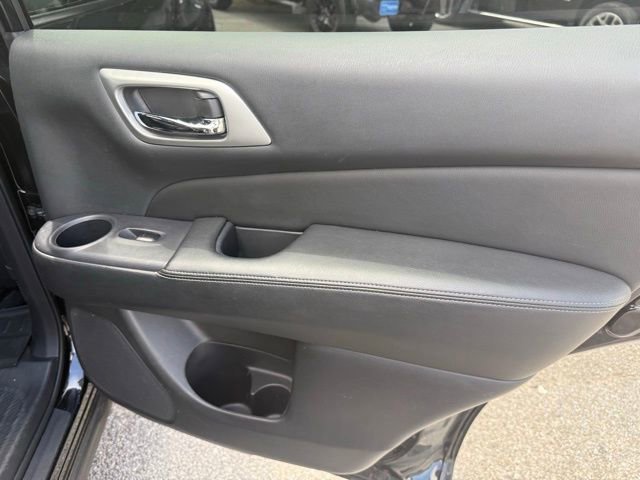 Used 2019 Nissan Pathfinder SL AWD/4WD image 16