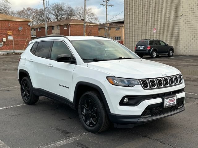 Used 2025 Jeep Compass Latitude AWD/4WD image 3