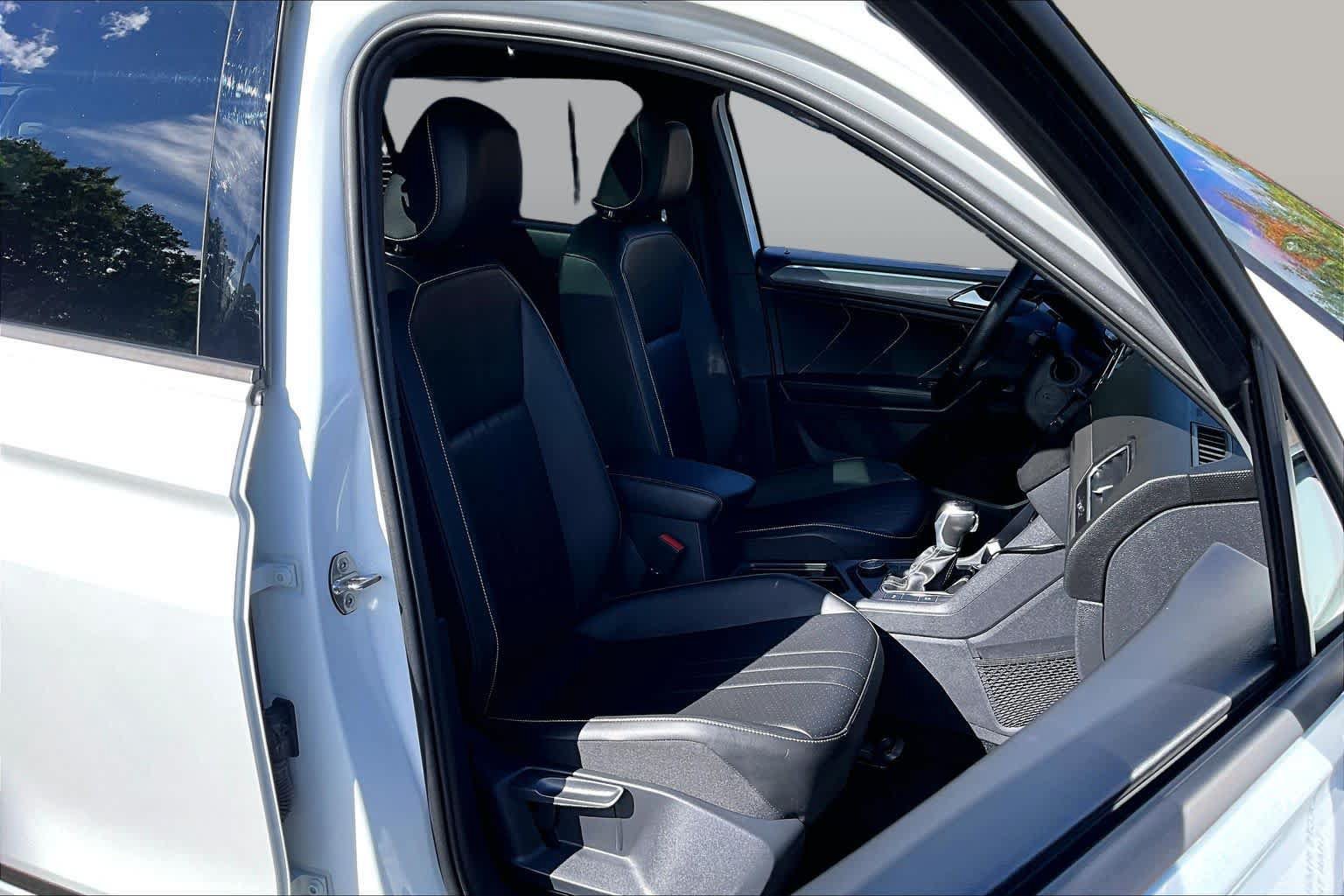 Used 2024 Volkswagen Tiguan SE R-Line AWD/4WD image 8