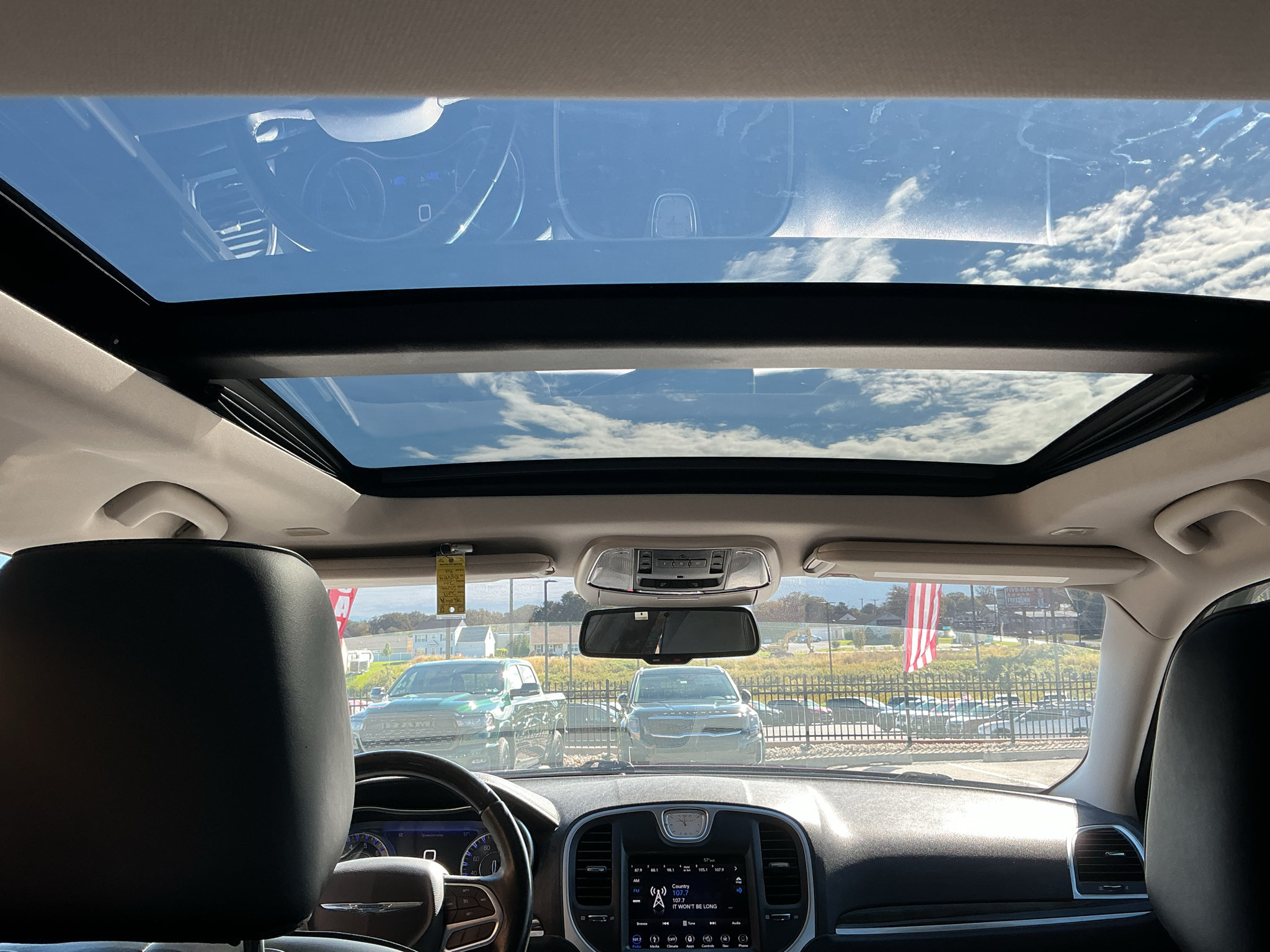 Used 2019 Chrysler 300 Limited AWD/4WD image 27