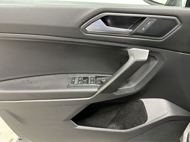 Used 2021 Volkswagen Tiguan SE image 17
