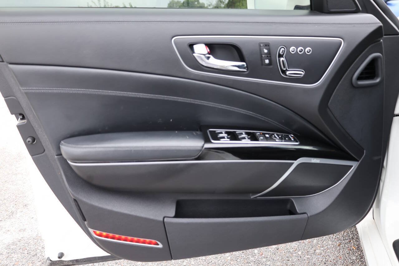 Used 2016 Kia K900 Luxury RWD image 12