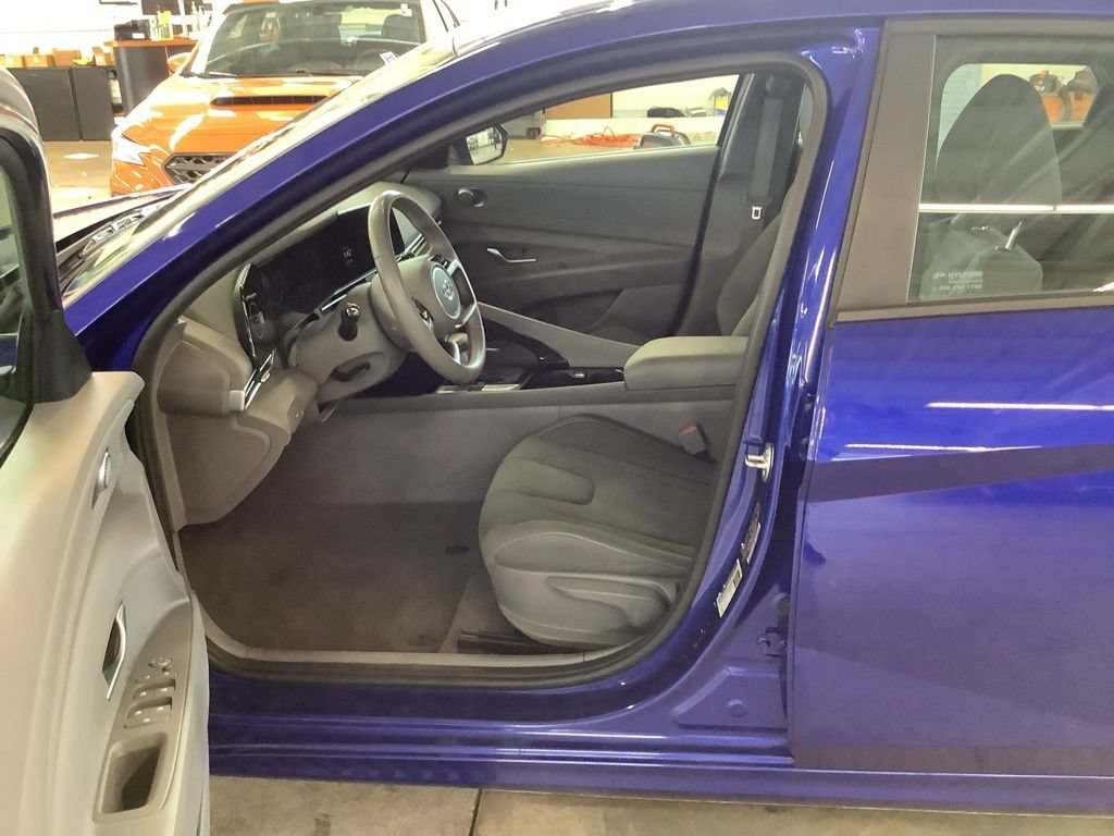 Certified 2023 Hyundai Elantra SEL w/ Convenience Package FWD image 17