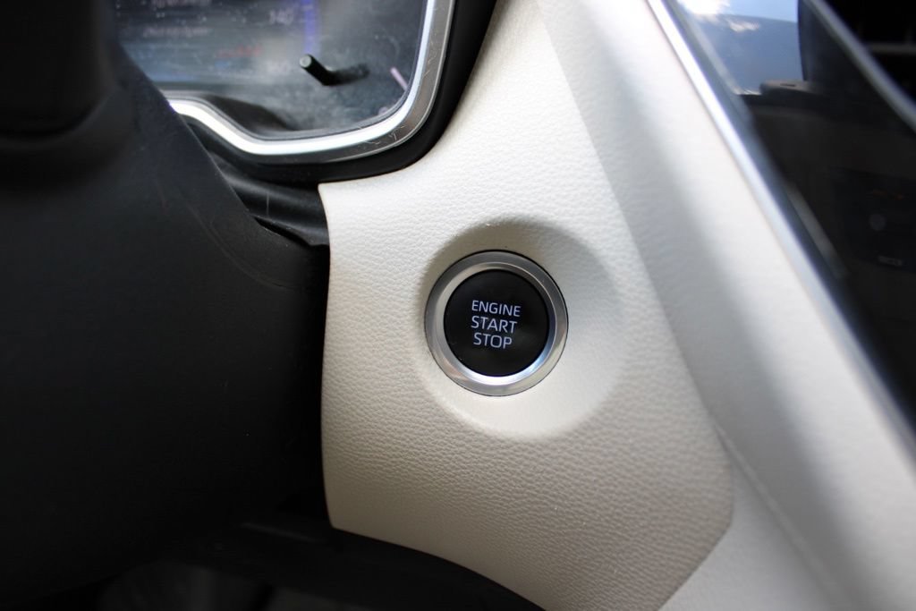 Used 2022 Toyota Corolla Cross XLE w/ Convenience Package AWD/4WD image 22