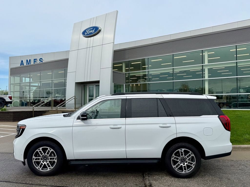 Certified 2025 Ford Expedition Active AWD/4WD image 3
