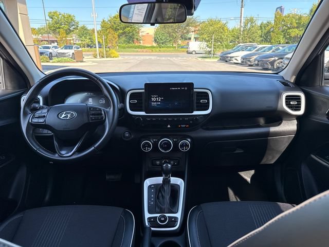 Used 2025 Hyundai Venue Limited FWD image 12