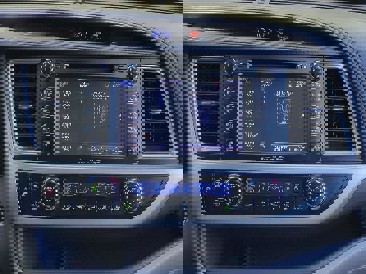 Used 2019 Toyota Highlander Limited image 29