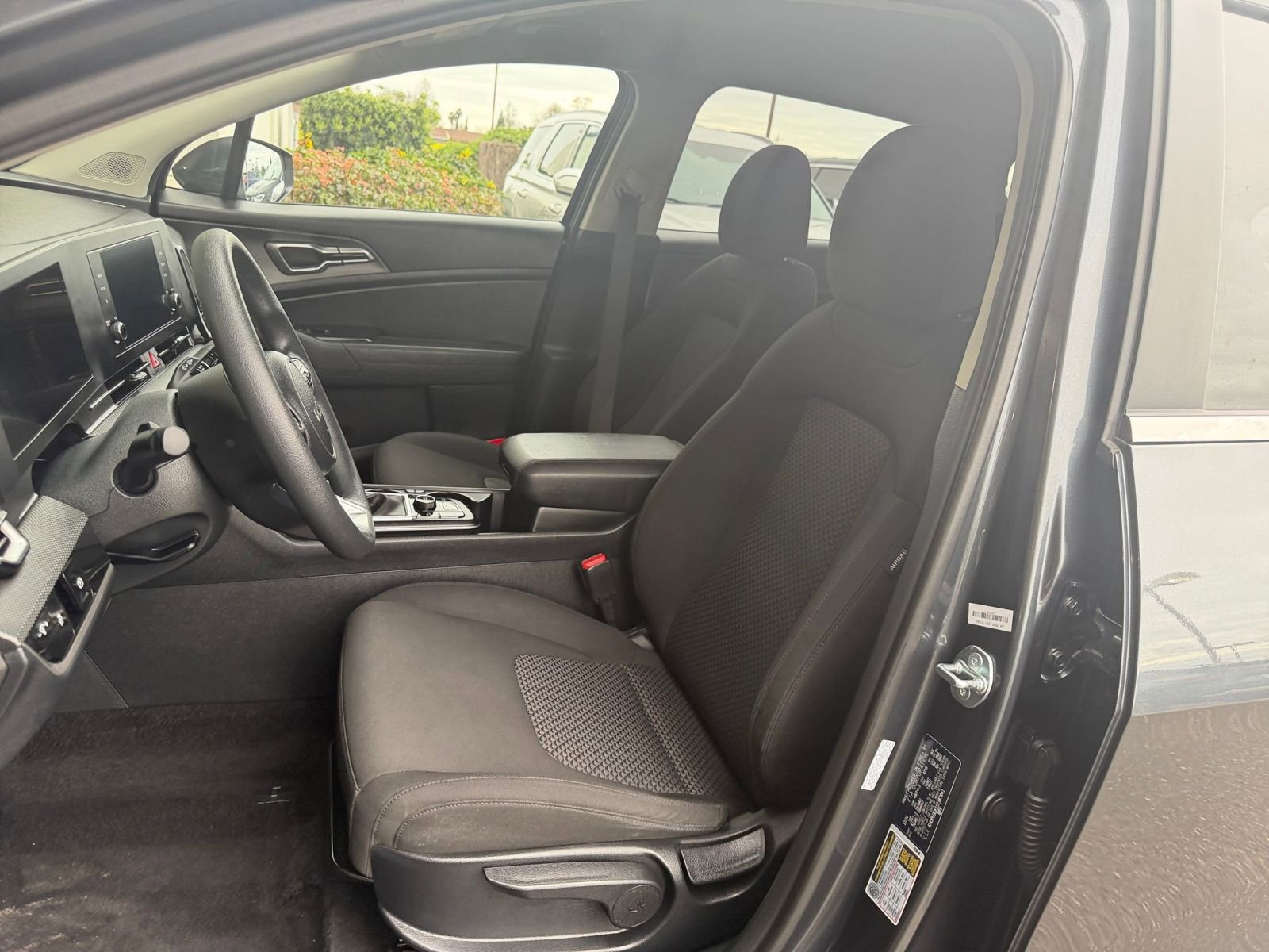 Used 2025 Kia Sportage LX image 36