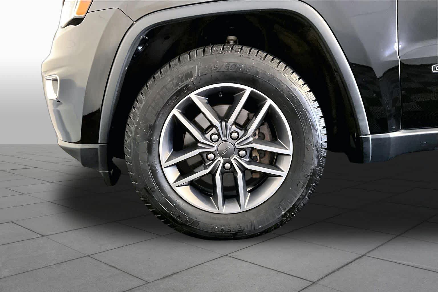 Used 2020 Jeep Grand Cherokee Limited AWD/4WD image 11