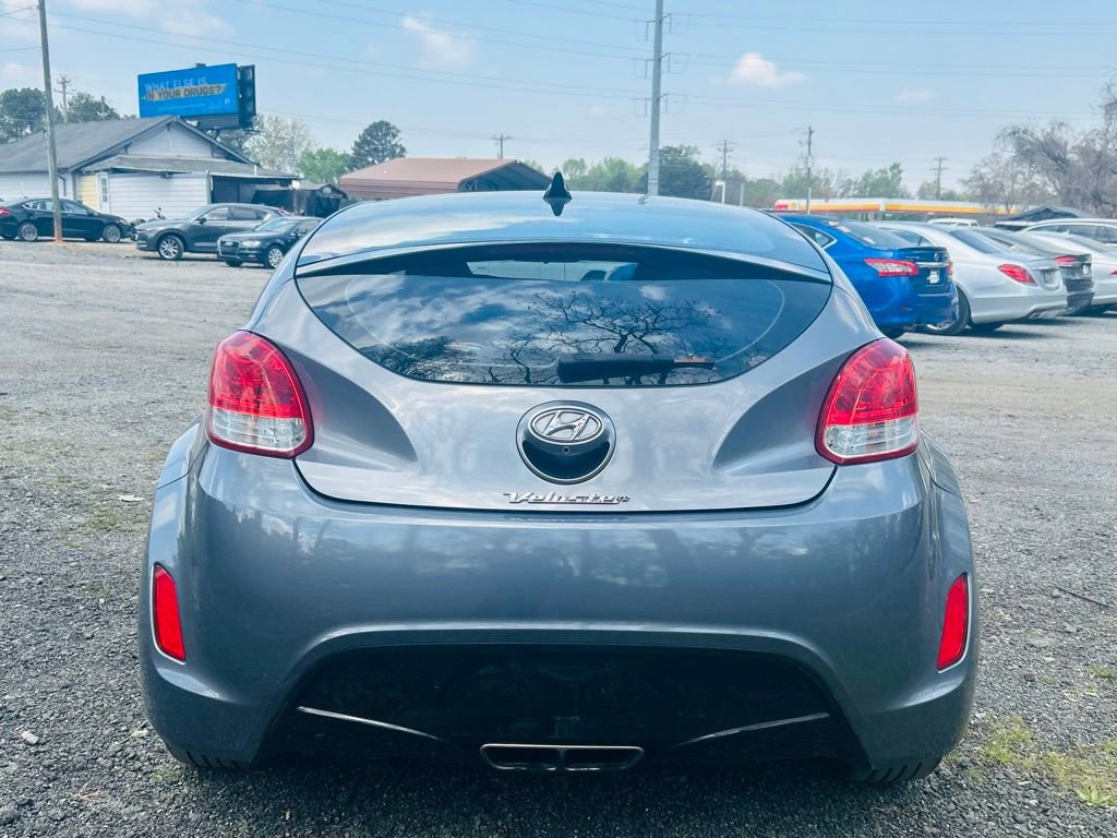 Used 2017 Hyundai Veloster image 3