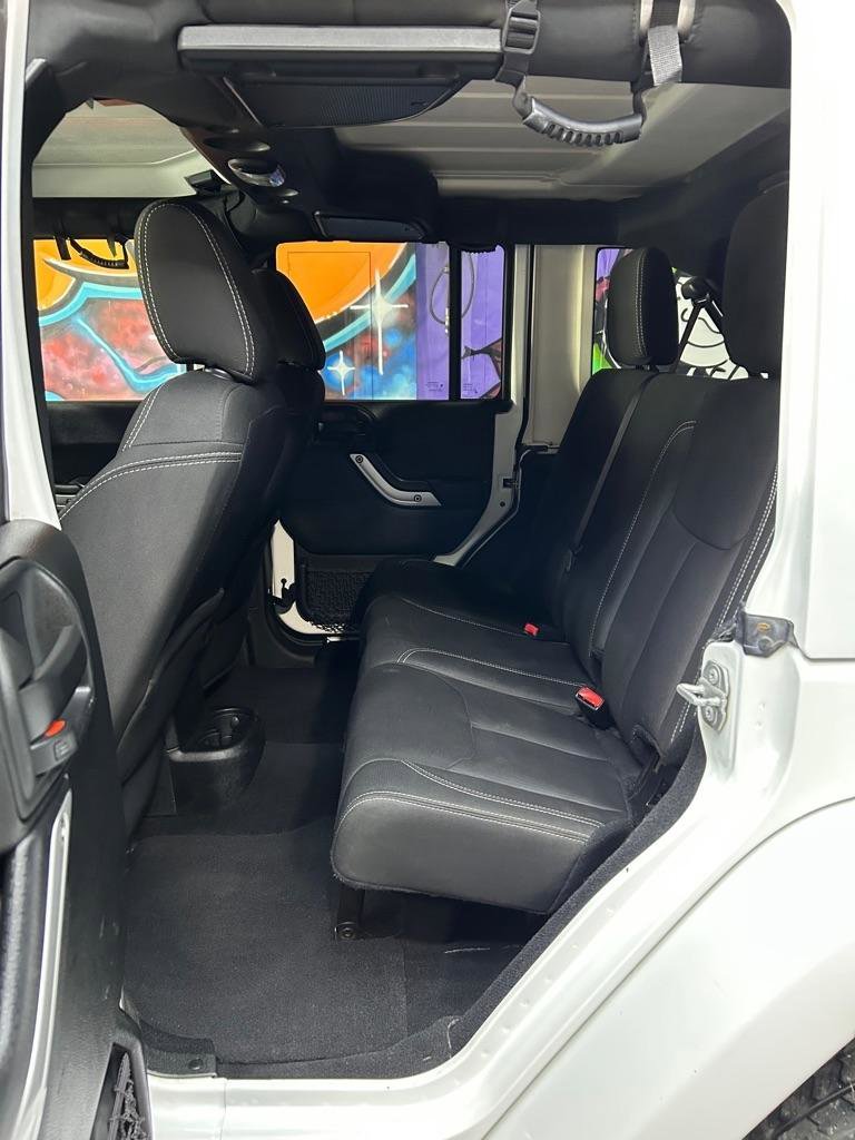 Used 2017 Jeep Wrangler Unlimited Sahara w/ Connectivity Group image 18