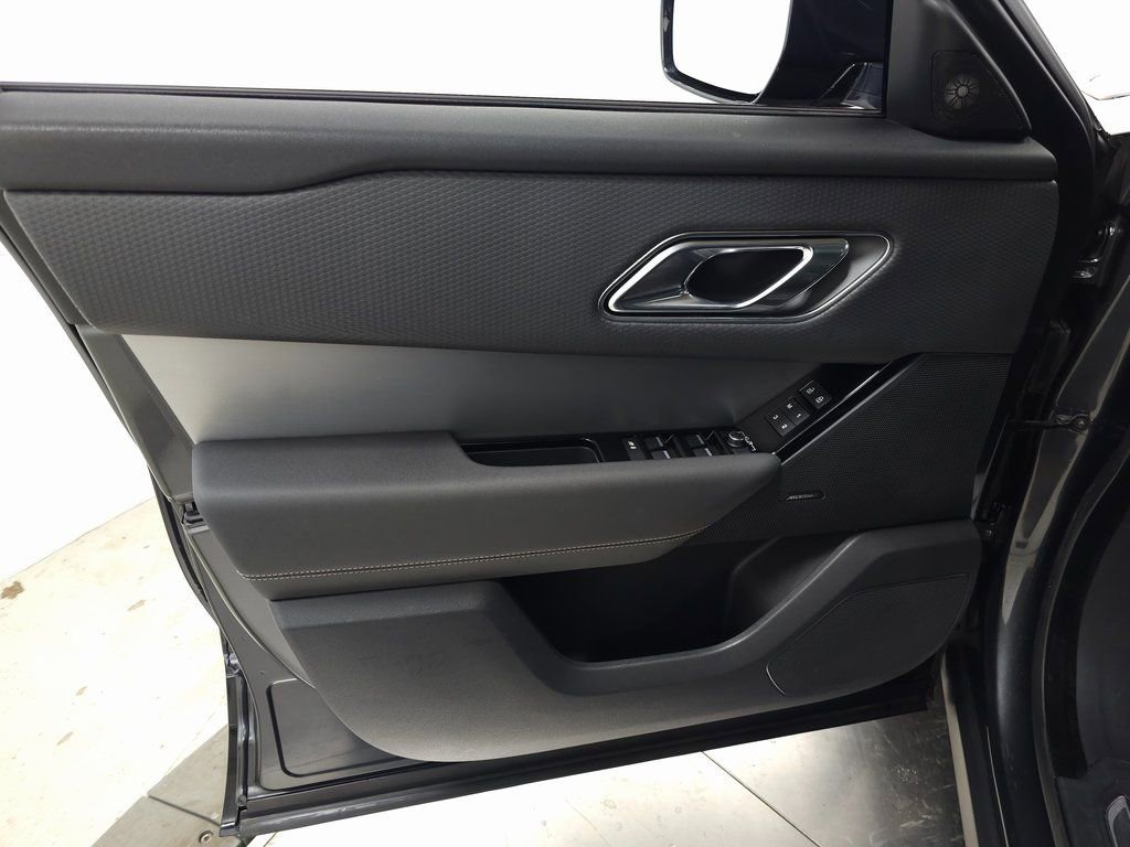 Used 2023 Land Rover Range Rover Velar R-Dynamic S image 15