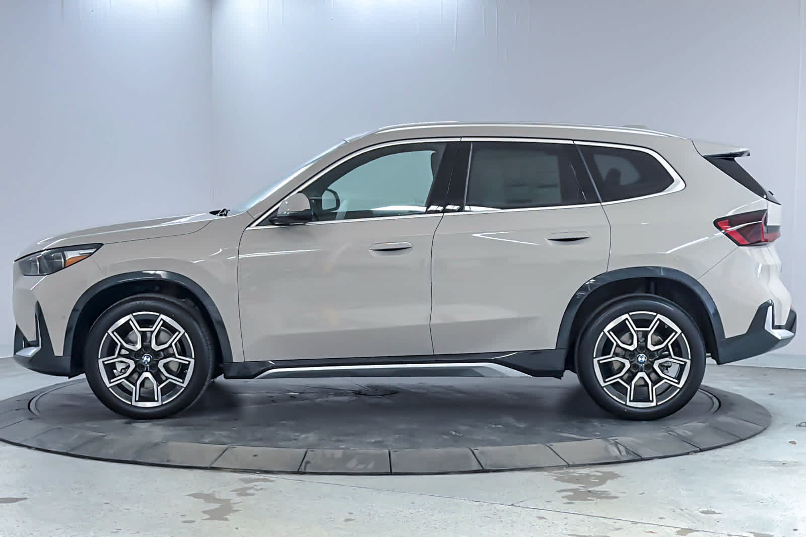 New 2026 BMW X1 xDrive28i w/ Technology Package AWD/4WD image 5