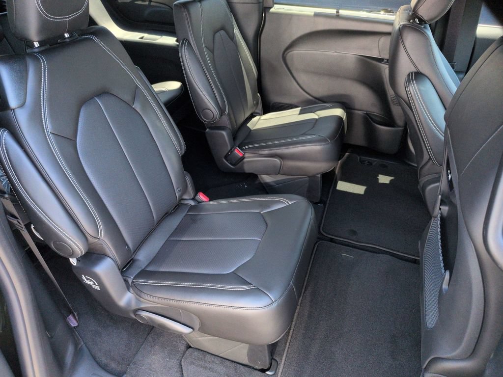 New 2027 Chrysler Pacifica Select FWD image 31