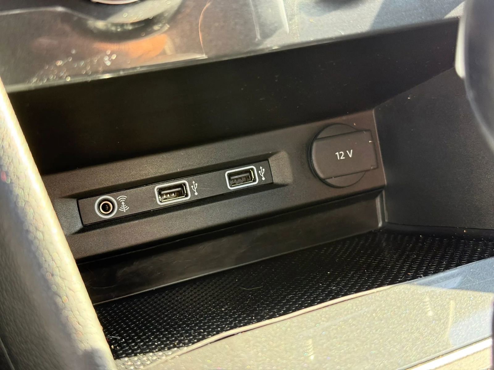 Used 2018 Volkswagen Tiguan SE image 36