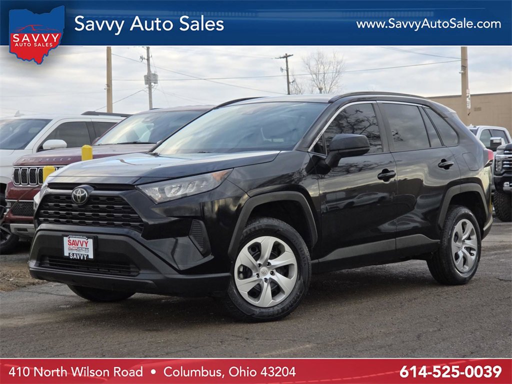 Used 2021 Toyota RAV4 LE image 1