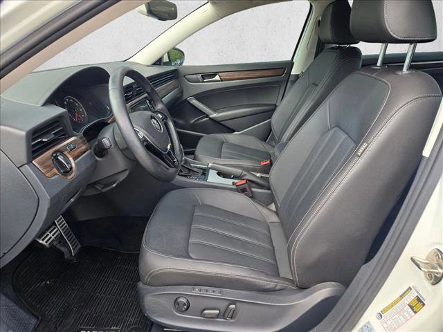Used 2020 Volkswagen Passat 2.0T SEL image 17