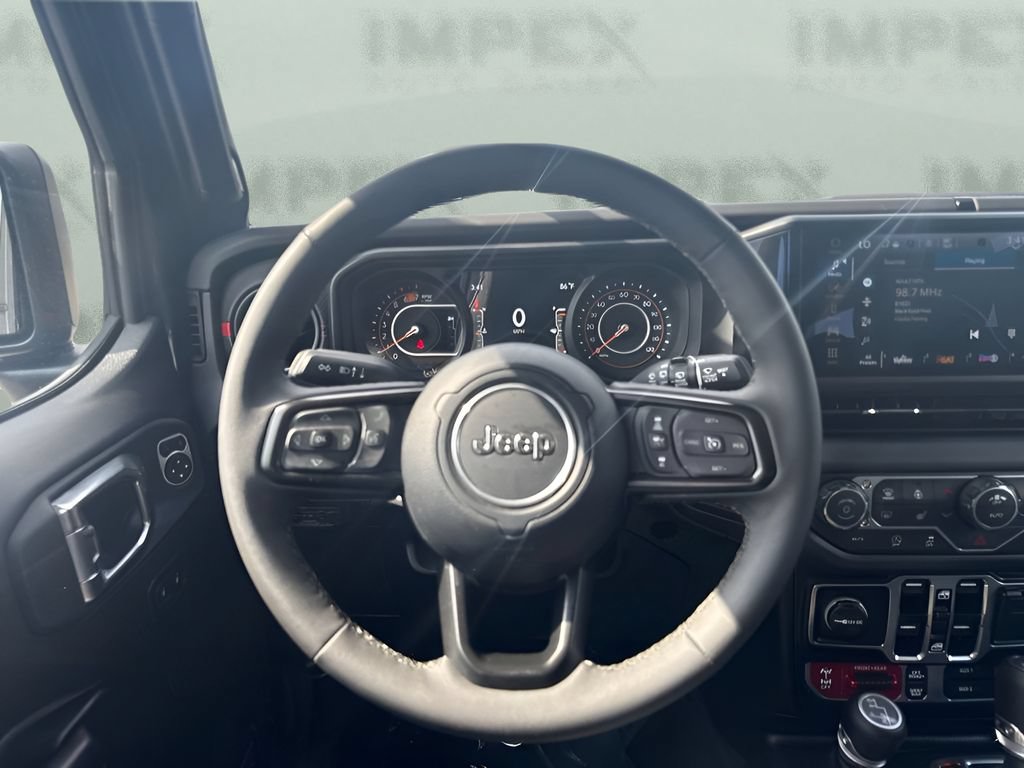 Used 2025 Jeep Wrangler Unlimited Rubicon w/ Convenience Group AWD/4WD image 10