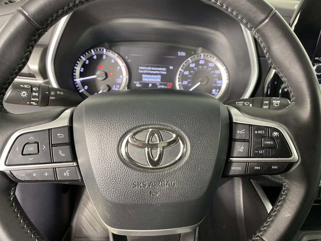 Used 2024 Toyota Highlander XLE AWD/4WD image 16