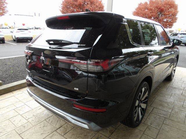 New 2025 Mitsubishi Outlander SE image 7
