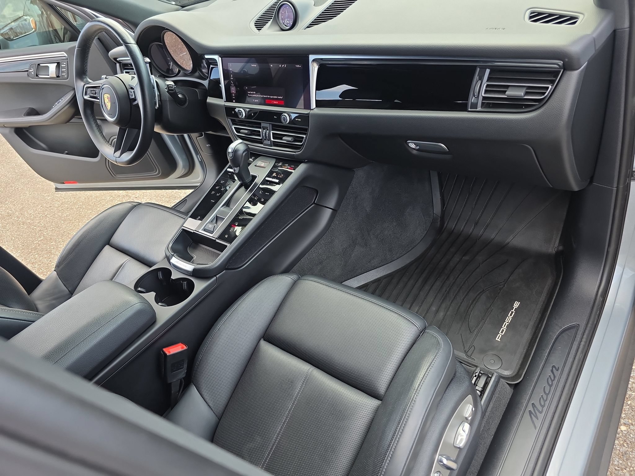 Used 2023 Porsche Macan Turbo AWD/4WD image 13