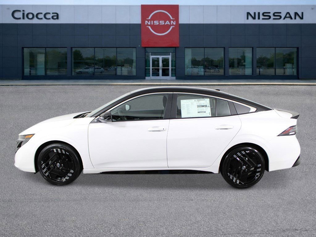 New 2026 Nissan Sentra SR w/ Floor Mat Package FWD image 2