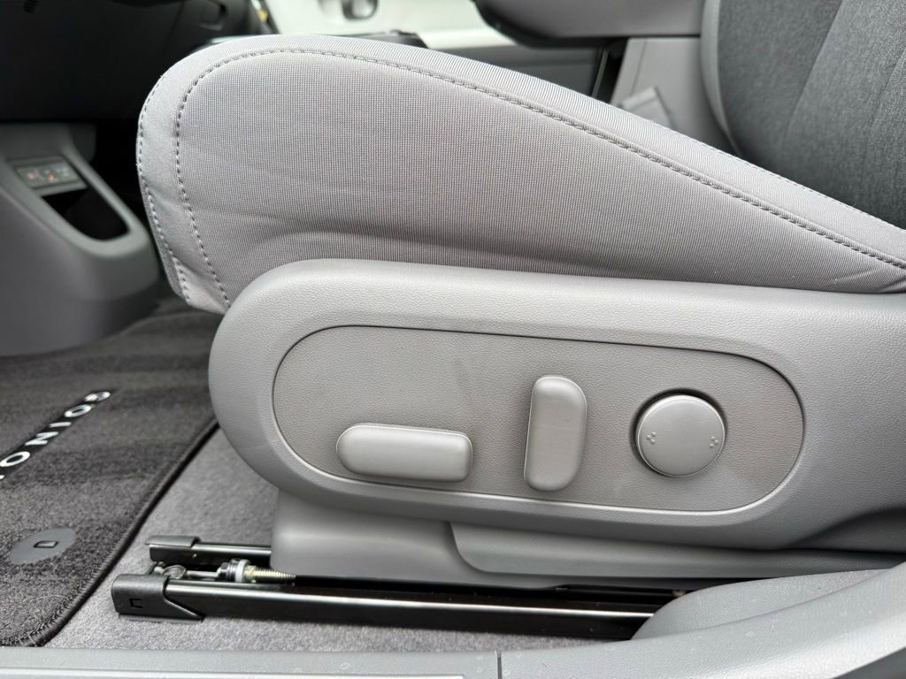 Certified 2025 Hyundai Ioniq 5 SE image 30