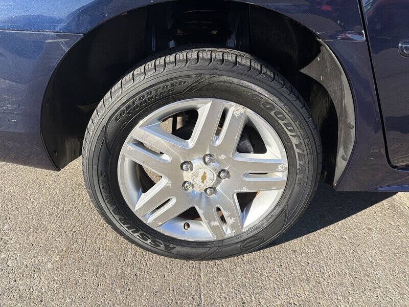 Used 2011 Chevrolet Impala LT FWD image 13