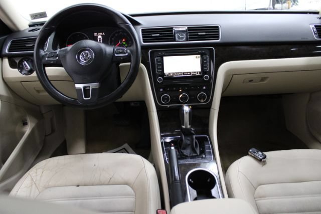 Used 2014 Volkswagen Passat TDI SEL Premium FWD image 2