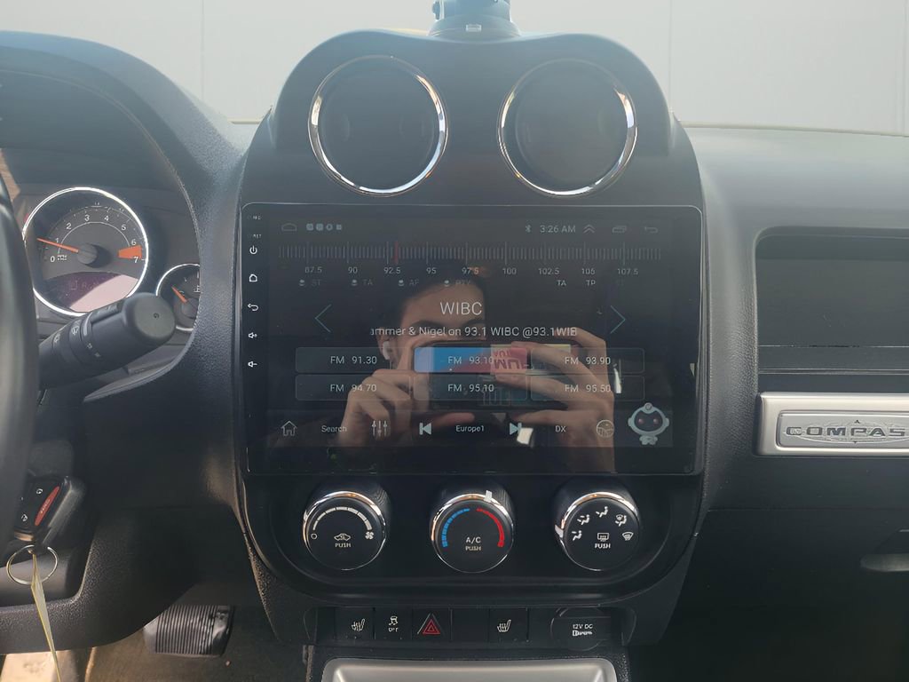 Used 2016 Jeep Compass Latitude image 17