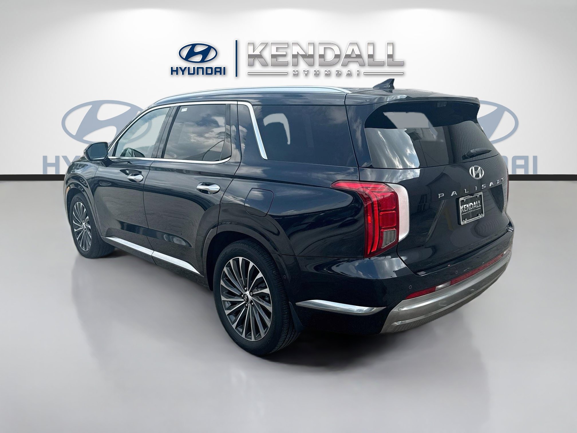 Used 2023 Hyundai Palisade Calligraphy FWD image 4