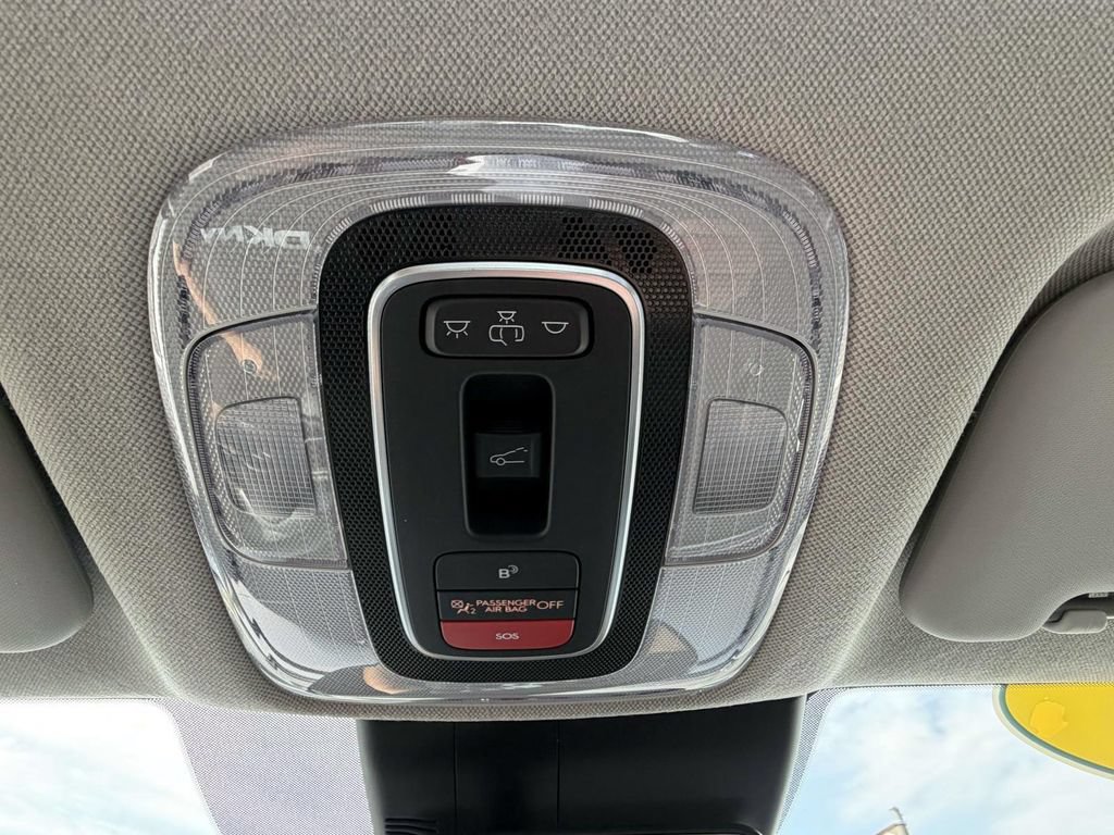 Used 2023 Hyundai Elantra Limited FWD image 32