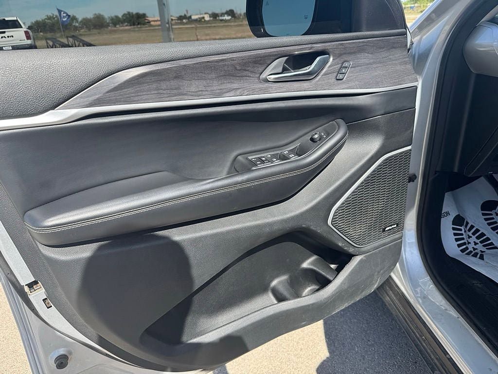 Used 2021 Jeep Grand Cherokee L Limited AWD/4WD image 17