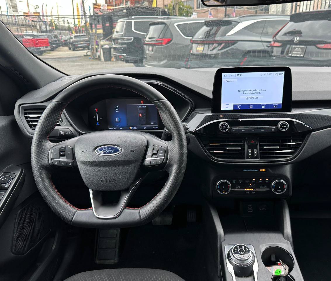 Used 2025 Ford Escape ST-Line FWD image 11