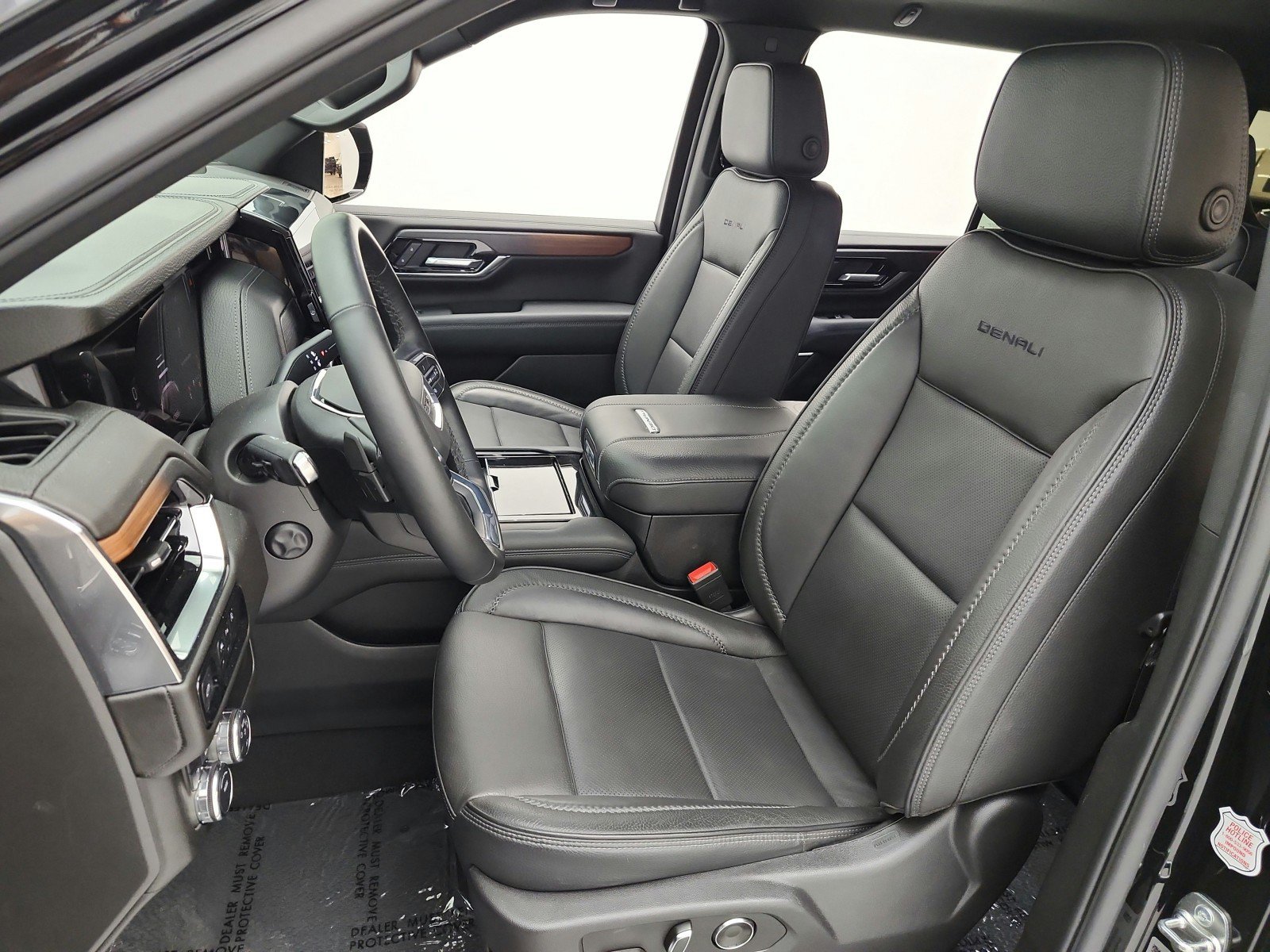 Used 2025 GMC Yukon Denali AWD/4WD image 15