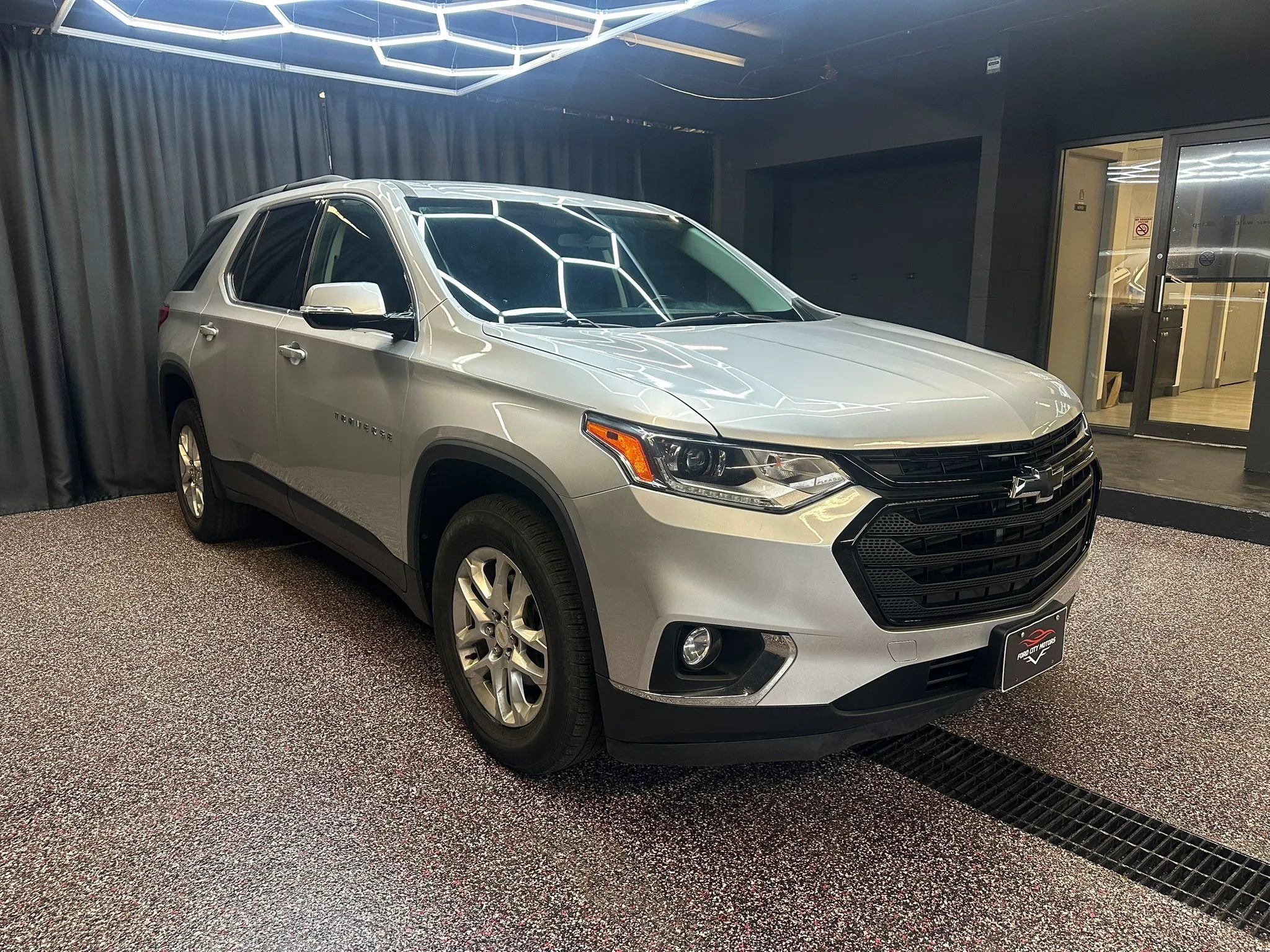 Used 2019 Chevrolet Traverse LT w/ LPO, Black Accent Package image 9