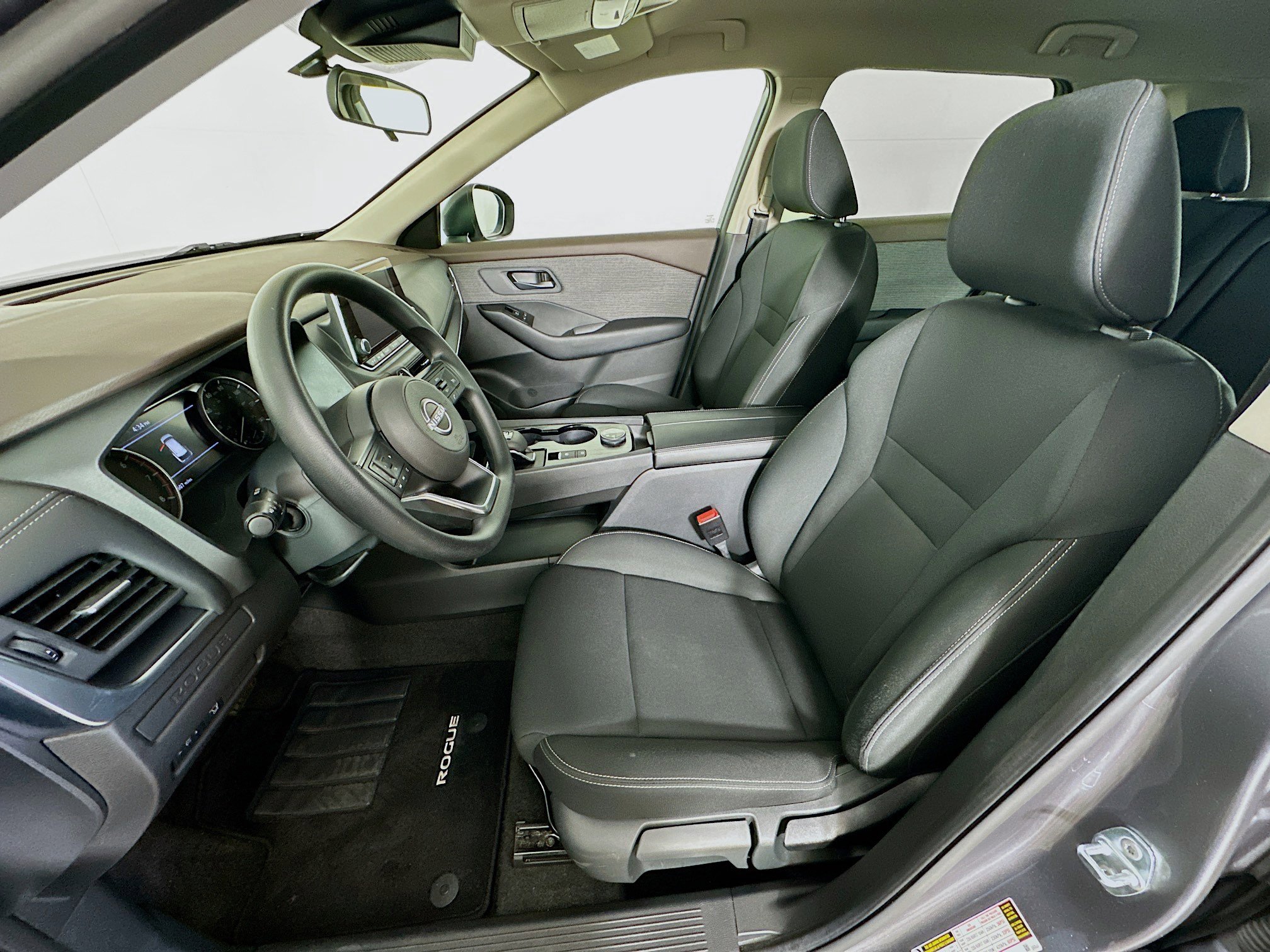 Used 2023 Nissan Rogue S image 13