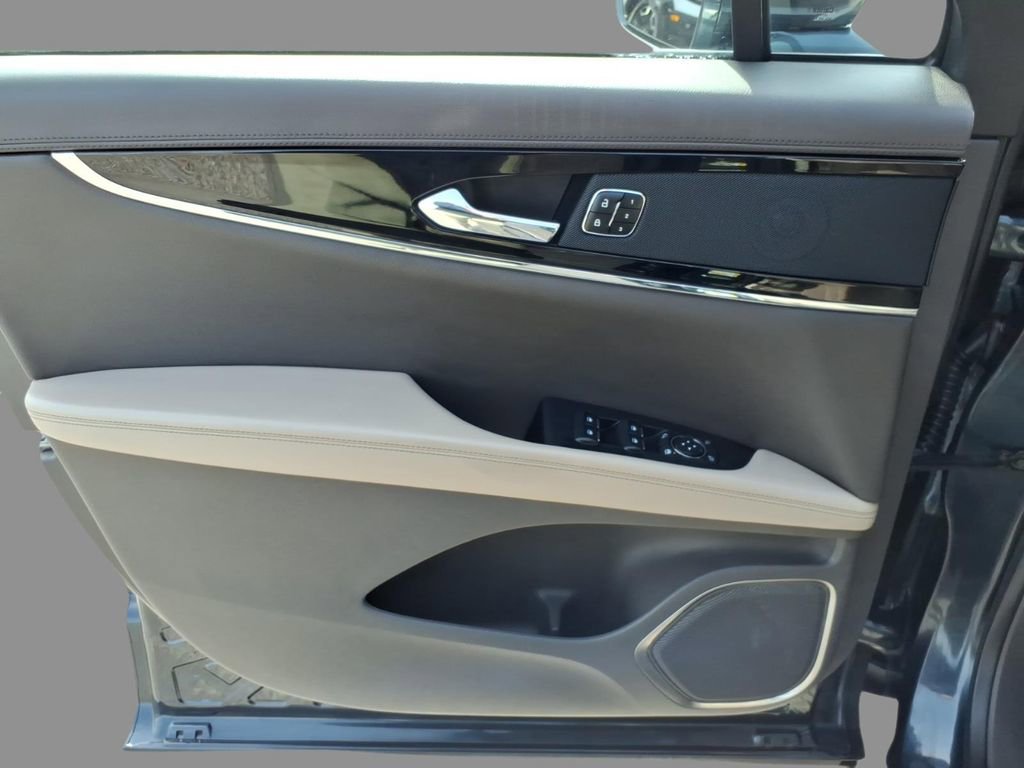 Certified 2023 Lincoln Nautilus FWD w/ Premium Package image 16