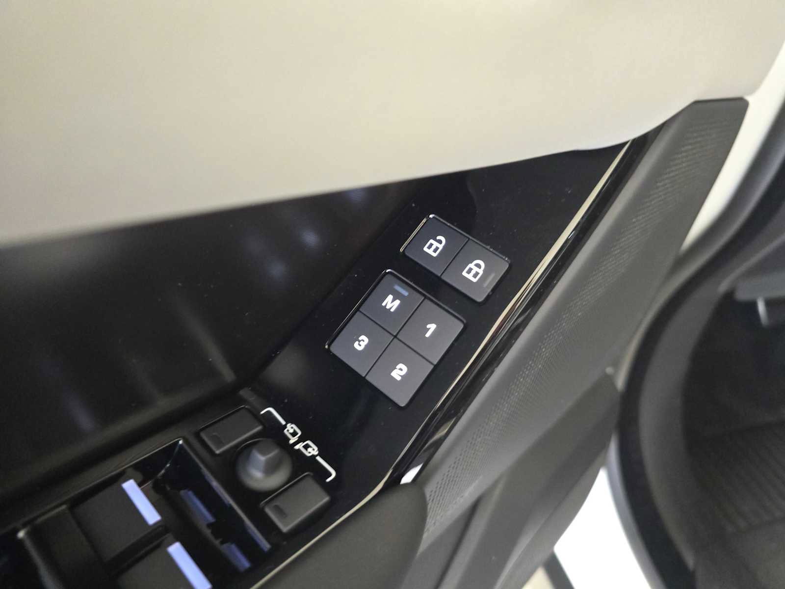 New 2026 Land Rover Range Rover Velar Dynamic SE image 23